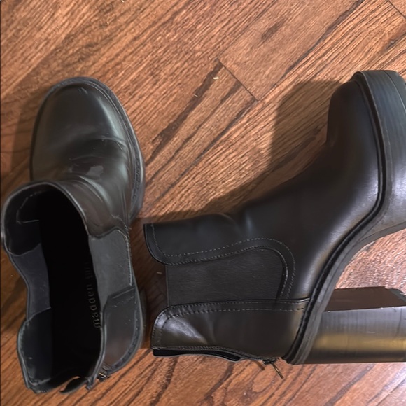 Madden Girl Black Leather Platform Ankle Boots - Picture 4 of 5